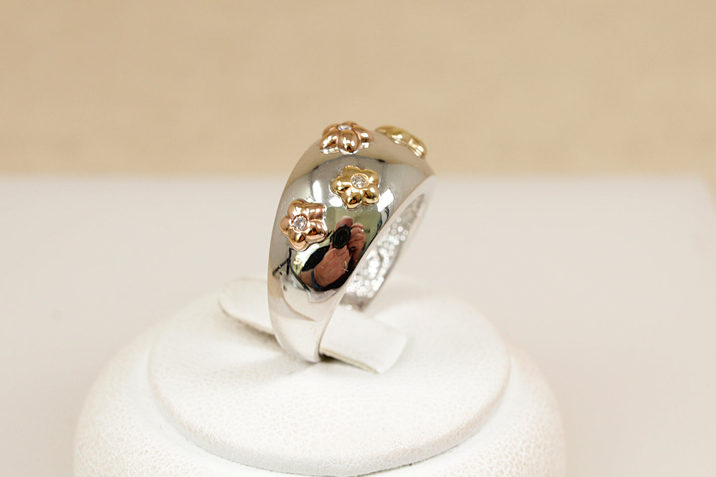 A 9ct White and Yellow Gold Diamond Scatter Ring