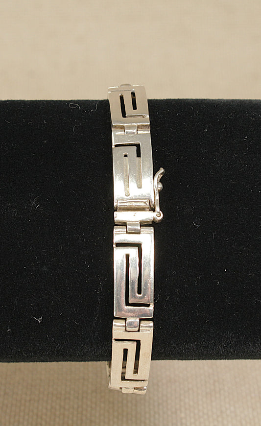 This Silver bracelet has a timeless sophisticated look, with each rectangular articulated link having a Greek Key design.