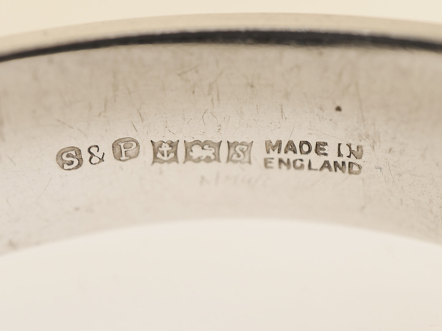 A Vintage Sterling Silver Hinged Bangle Bracelet