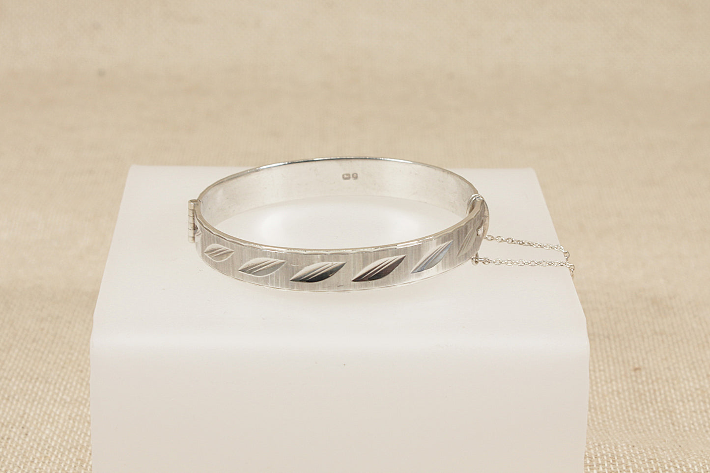 Solid Silver Vintage Hinged Bangle