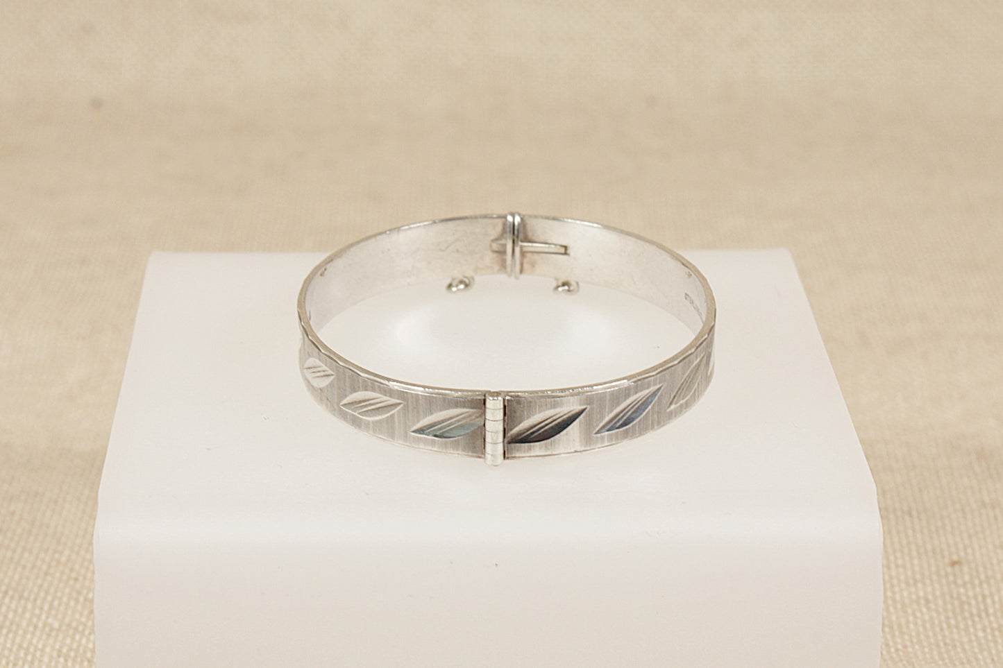 Solid Silver Vintage Hinged Bangle