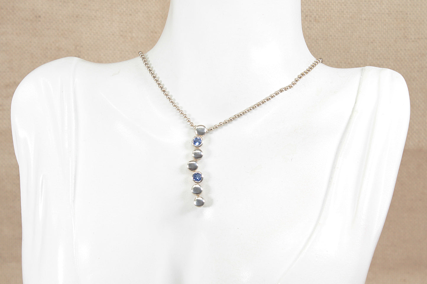Collana pendente modernista in argento