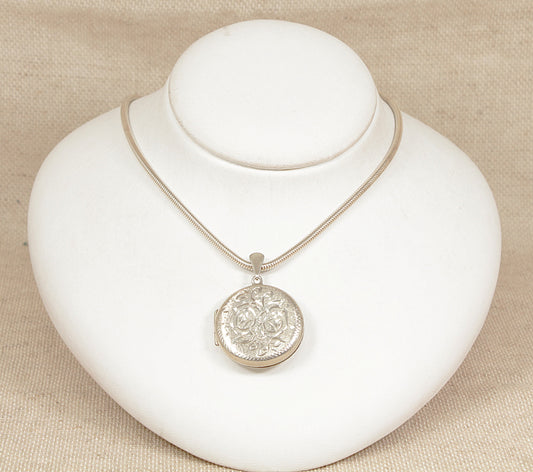 Vintage Silver Etched Locket and Chain