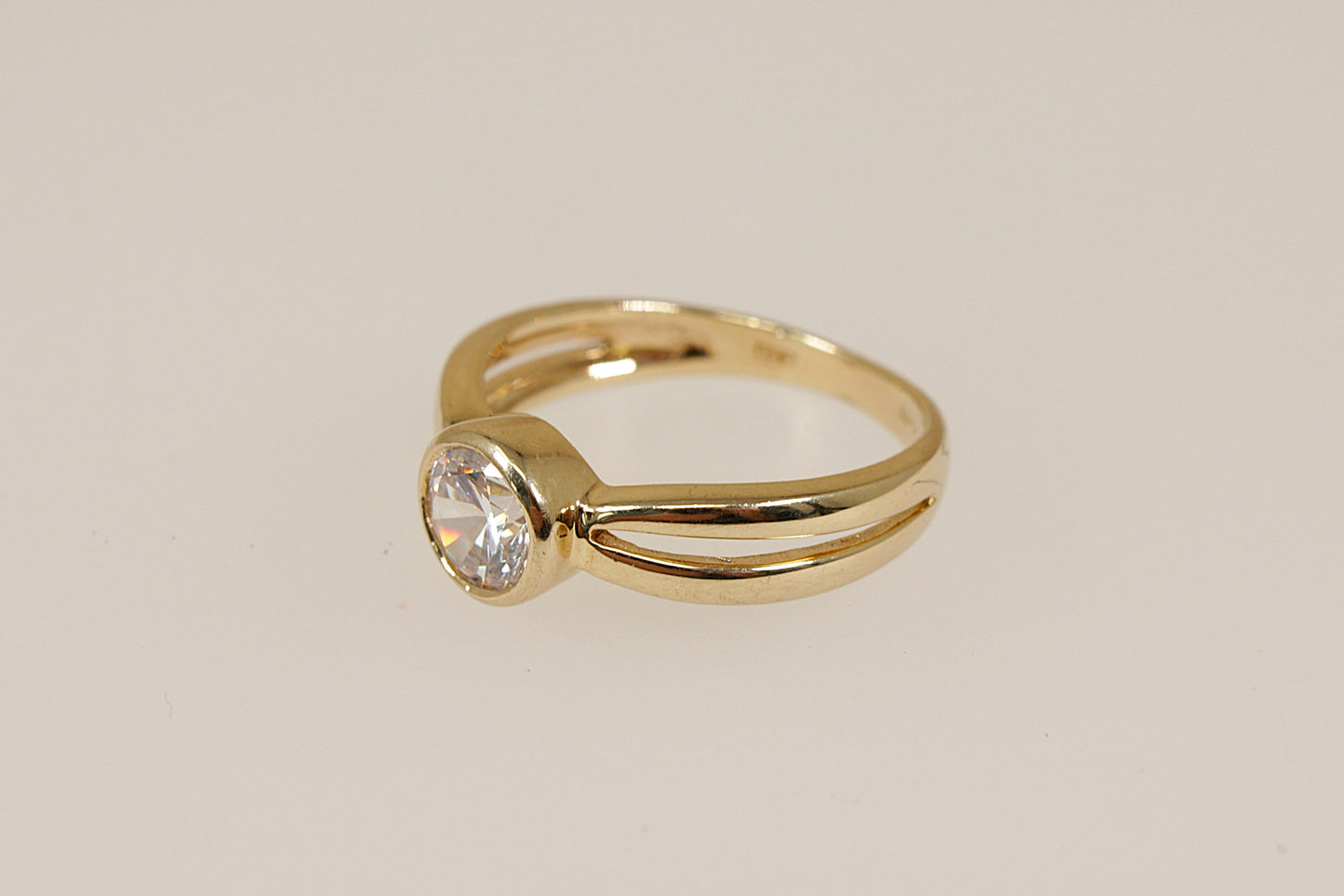 9ct Gold CZ Solitaire Ring