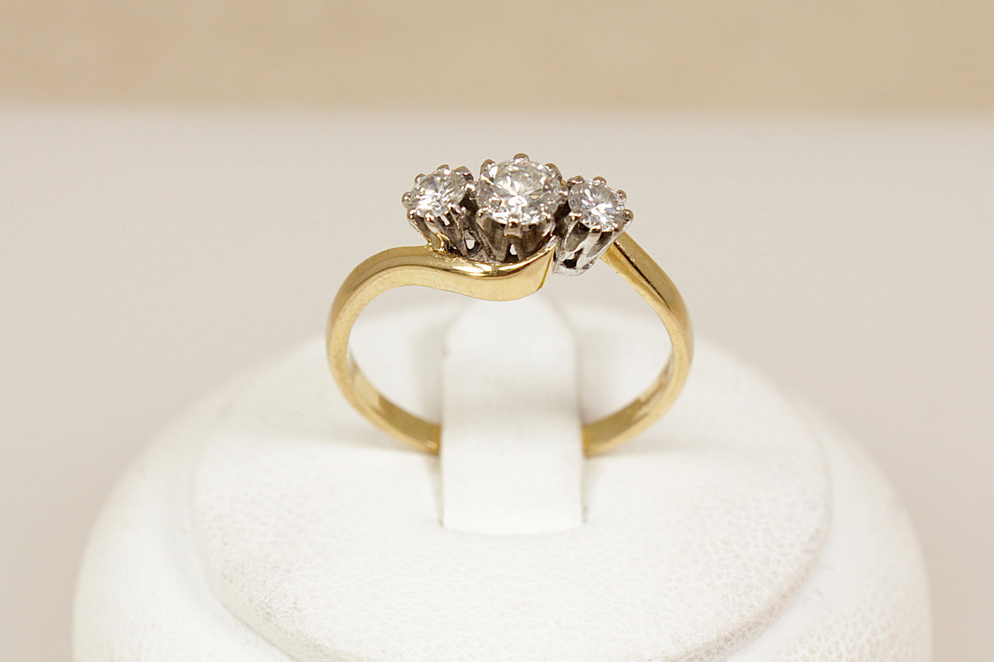 Vintage 18ct Gold Diamond Trilogy Twist Ring