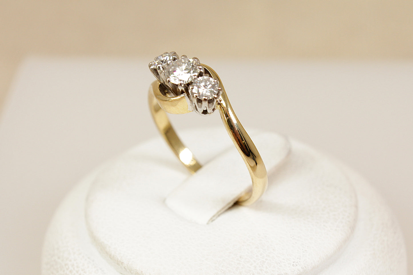 Vintage 18ct Gold Diamond Trilogy Twist Ring