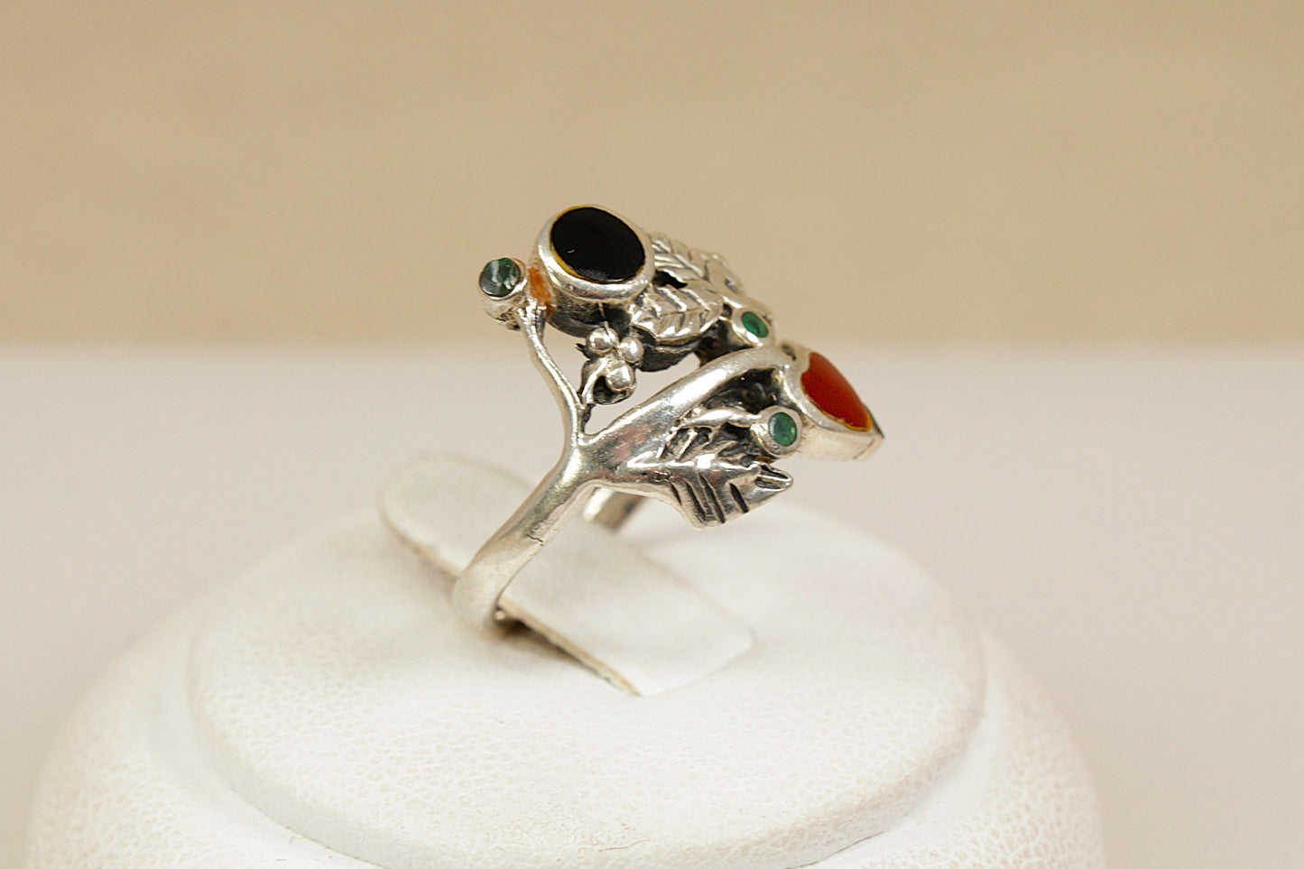 Silver Art Nouveau Carnelian, Onyx and Chalcedony Ring