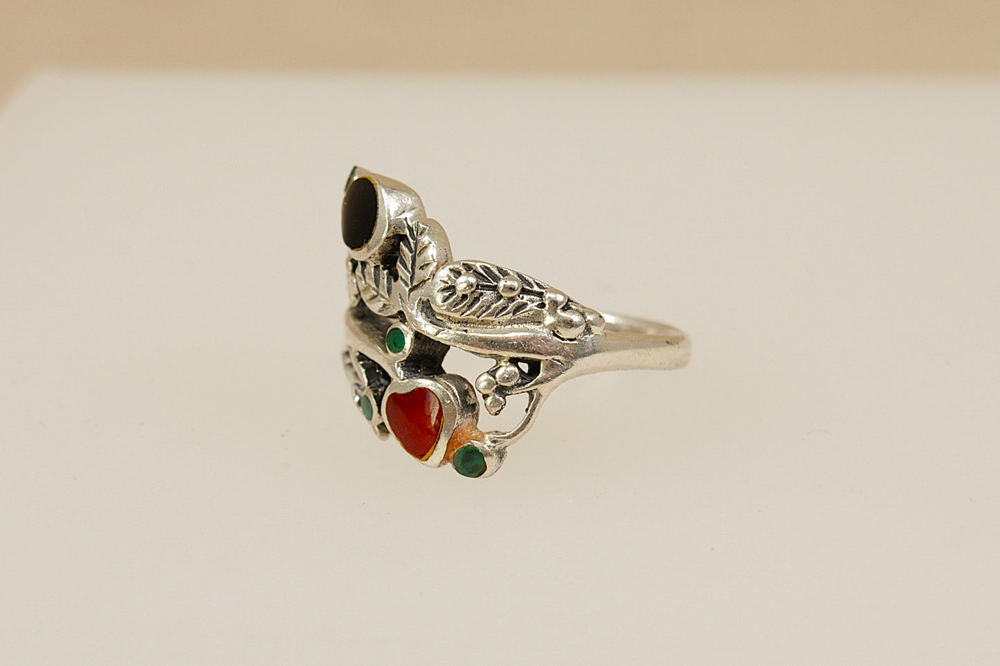 Silver Art Nouveau Carnelian, Onyx and Chalcedony Ring