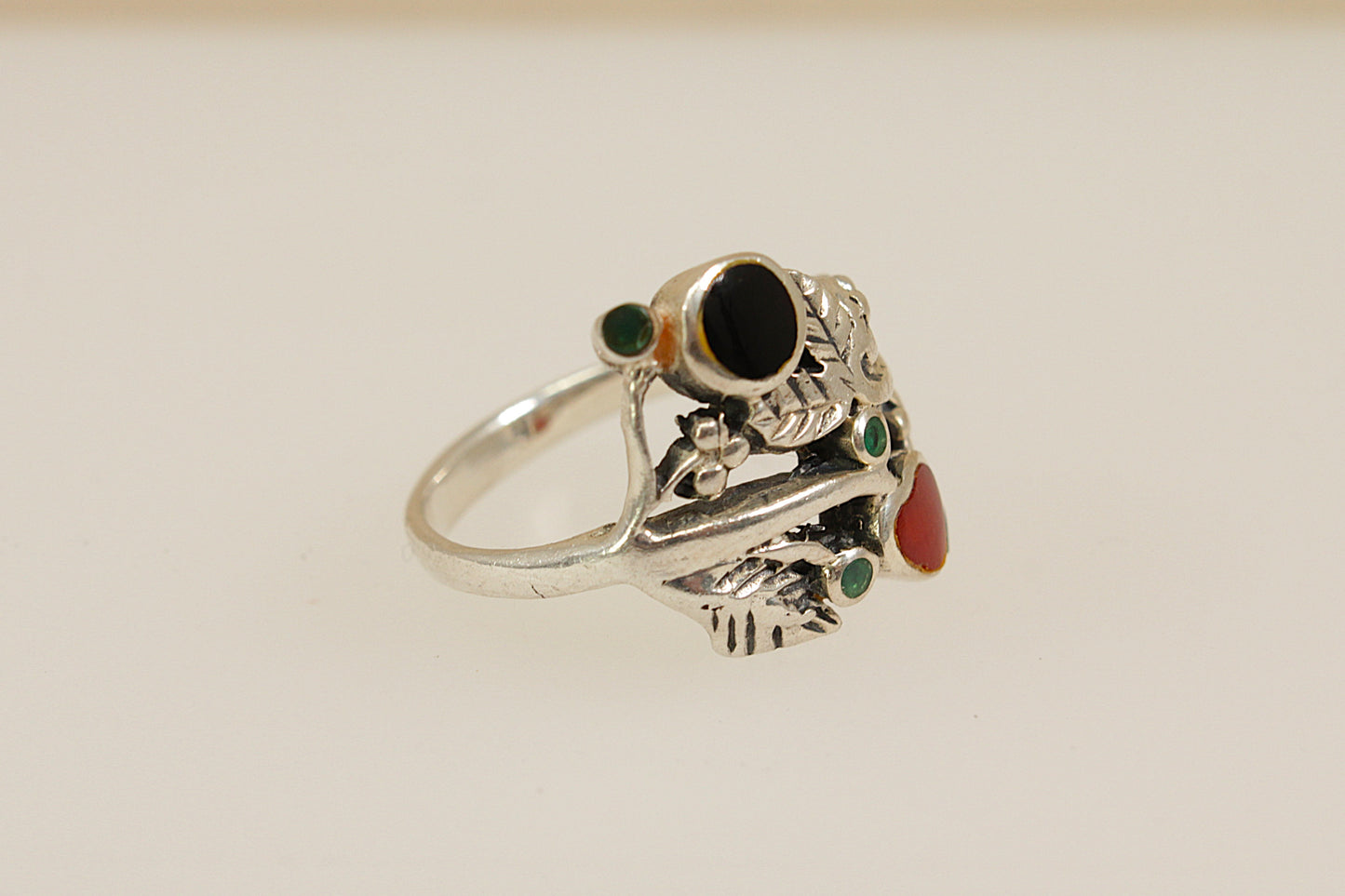 Silver Art Nouveau Carnelian, Onyx and Chalcedony Ring