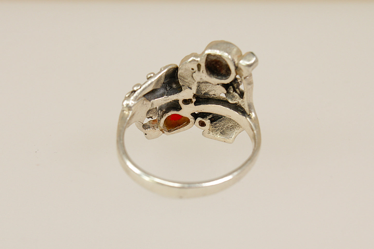 Silver Art Nouveau Carnelian, Onyx and Chalcedony Ring