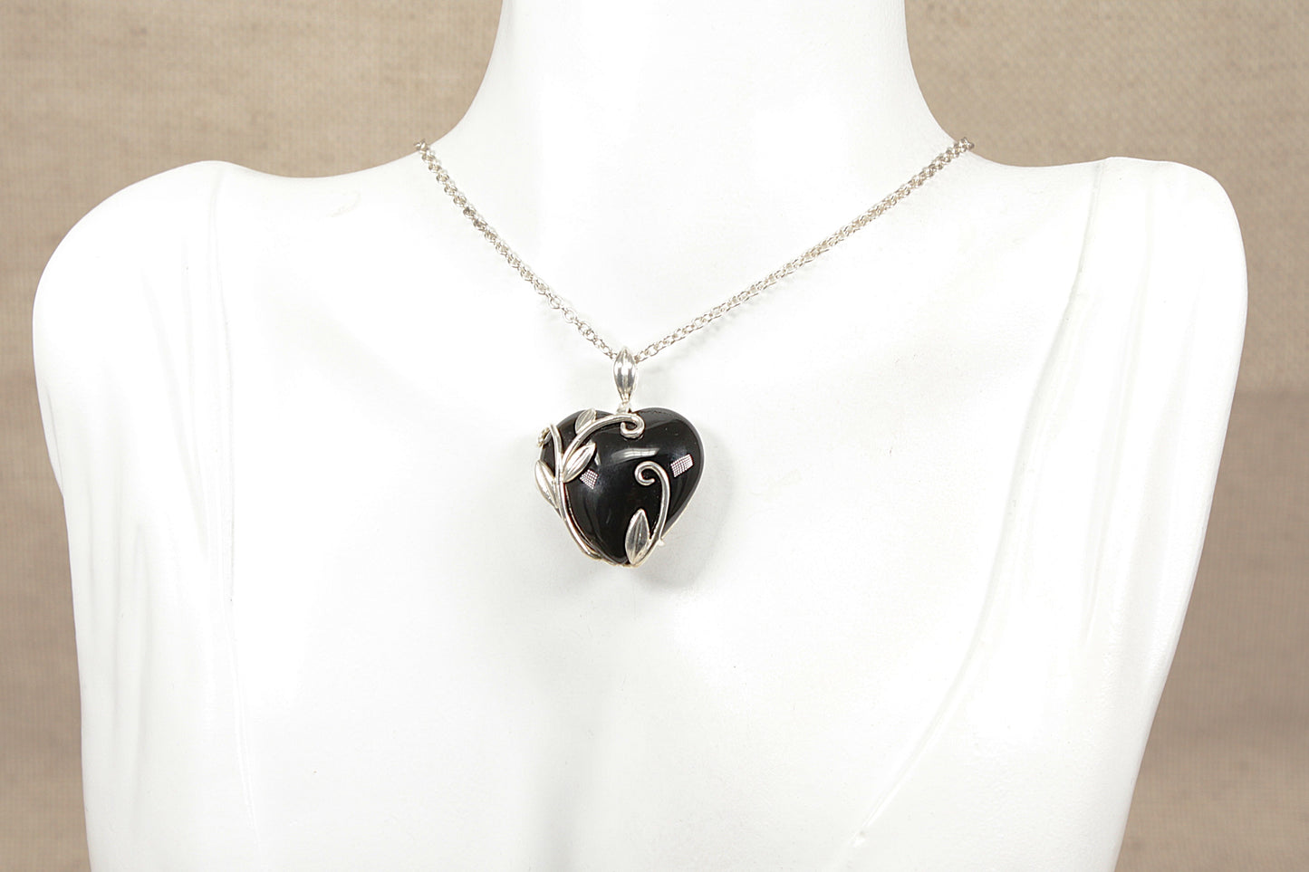Silver Art Nouveau Style Onyx Heart Pendant and Chain Necklace