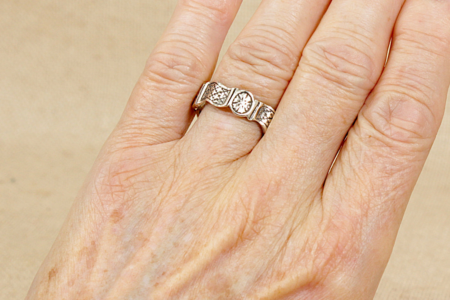 Silver Decorative Posy Ring with French Love Inscription