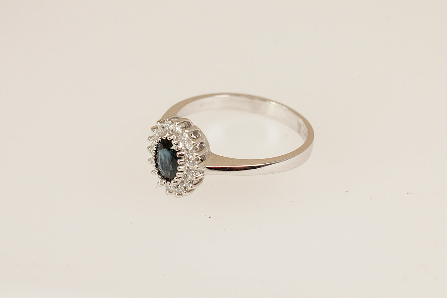 18ct White Gold Sapphire and Diamond ‘Diana’ Style Ring