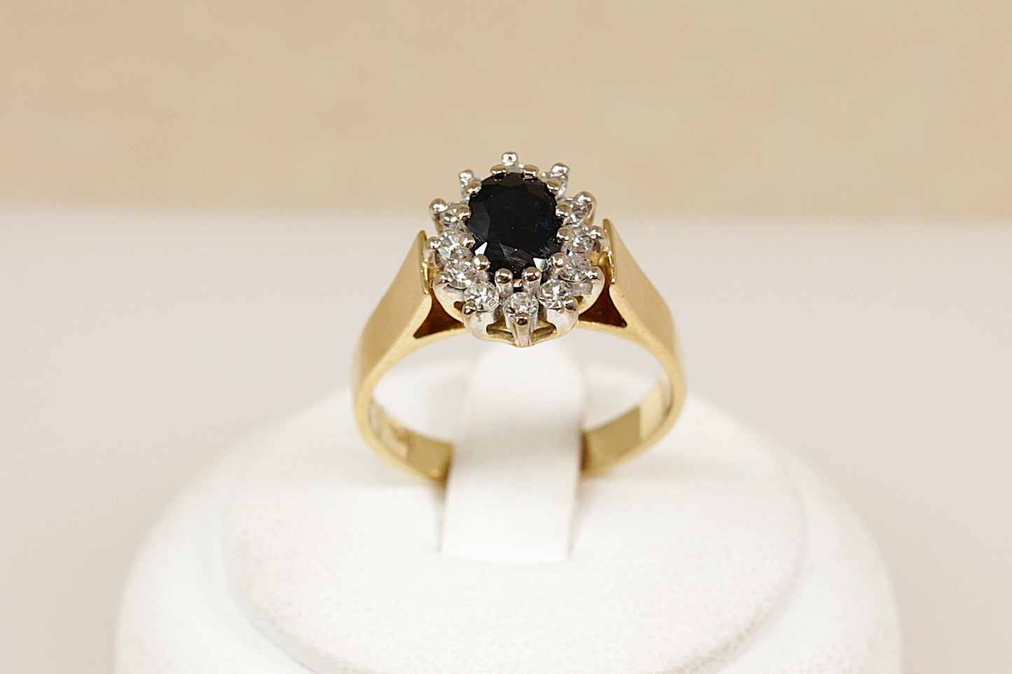 Vintage 18ct Sapphire and Diamond ‘Diana’ Ring