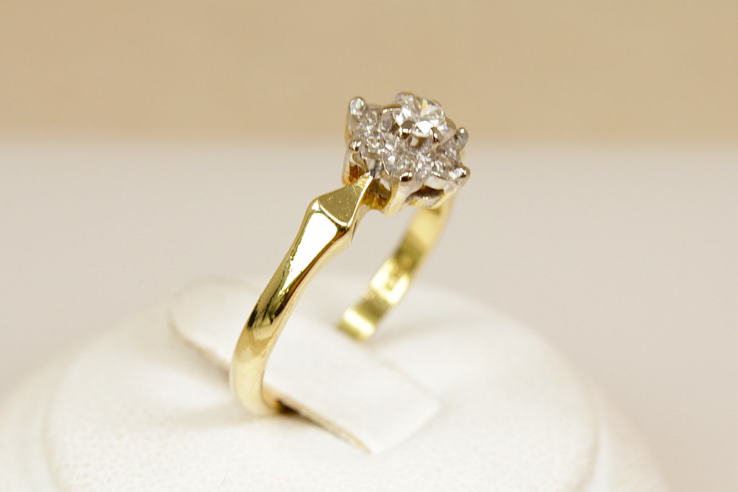 Vintage 18ct Gold Diamond Cluster Ring