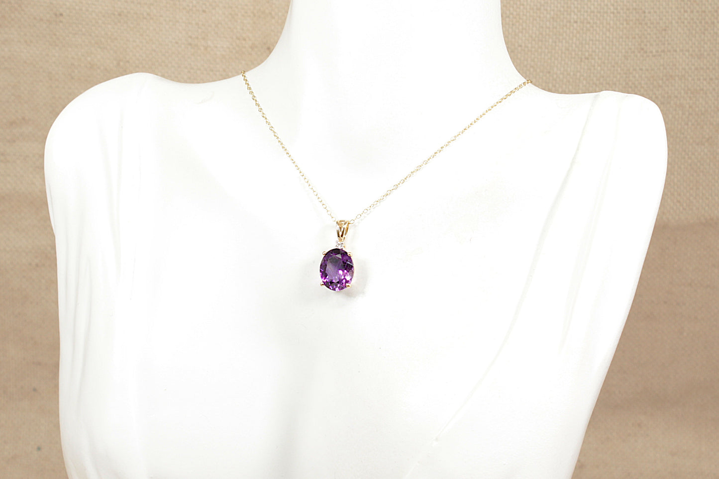10ct Gold Amethyst Solitaire Pendant & Chain Necklace