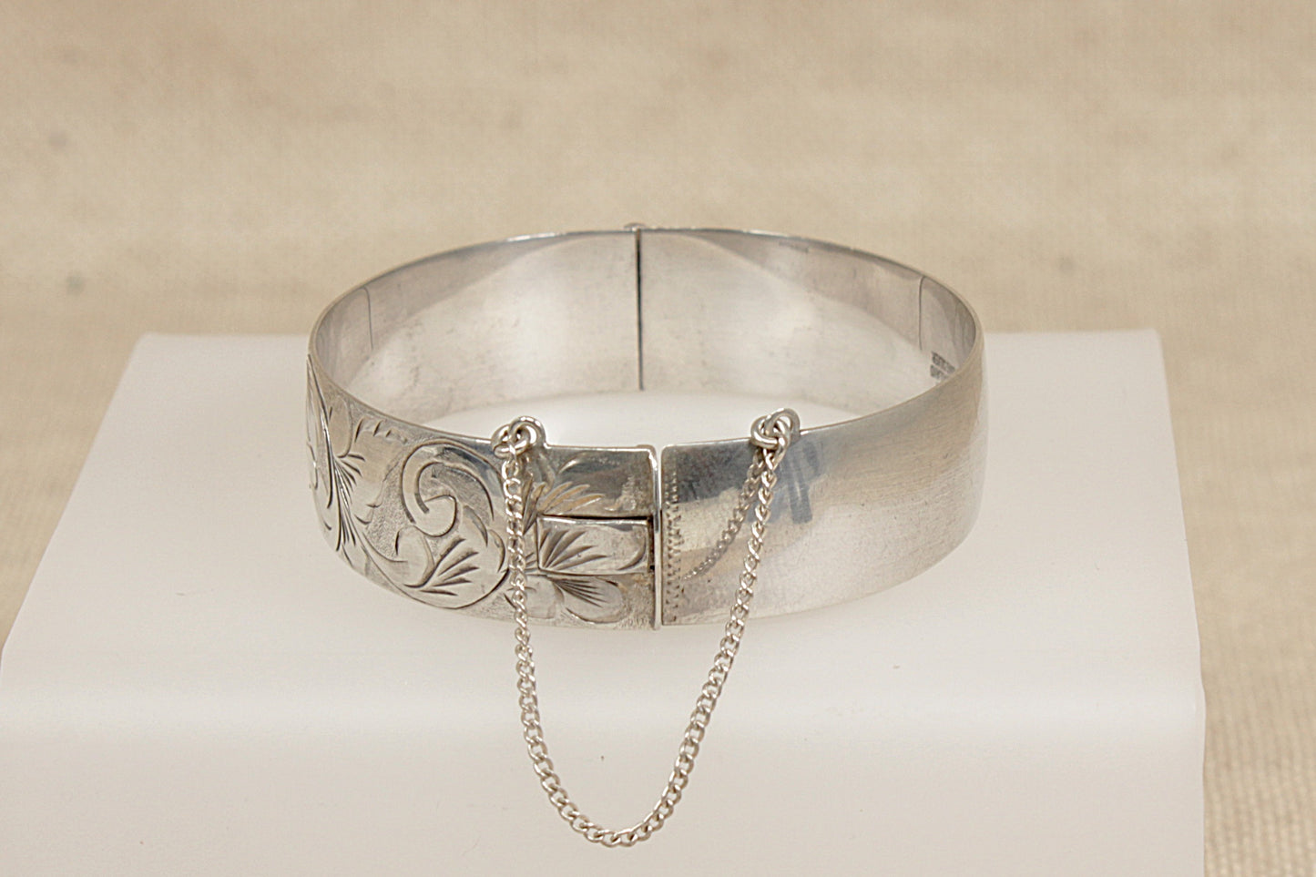 Vintage Solid Silver Hinged Bangle Bracelet