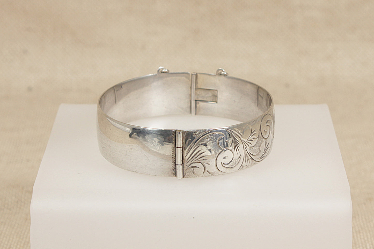 Vintage Solid Silver Hinged Bangle Bracelet