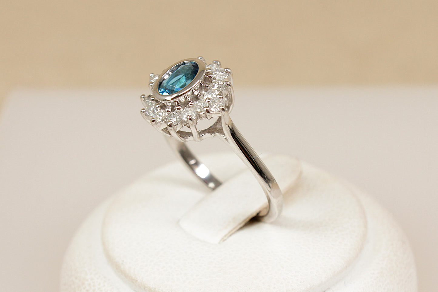 18ct White Gold London Blue Topaz & Diamond Ring (with certificate)