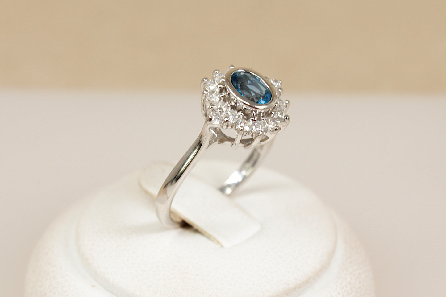 18ct White Gold London Blue Topaz & Diamond Ring (with certificate)