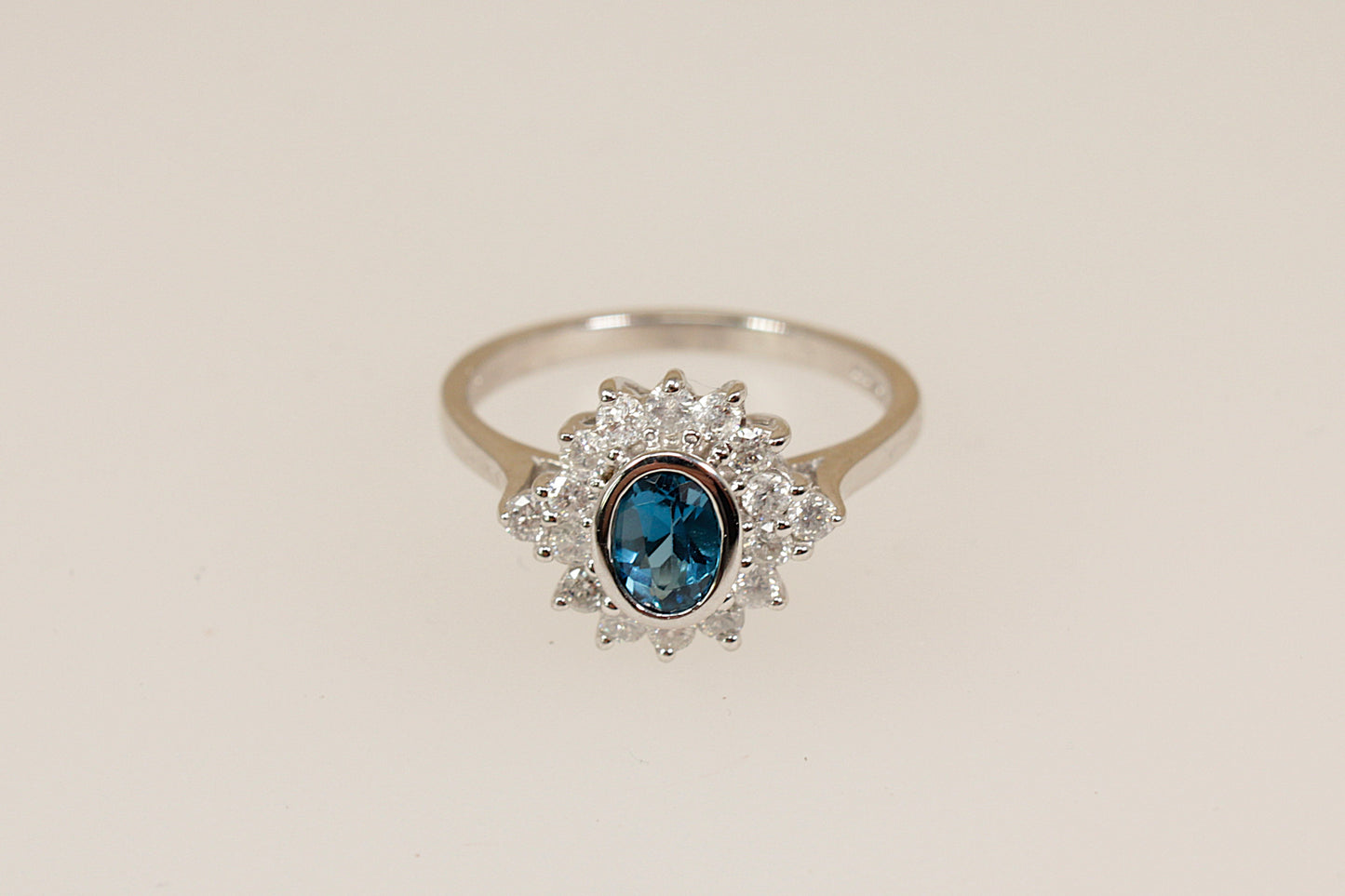 18ct White Gold London Blue Topaz & Diamond Ring (with certificate)