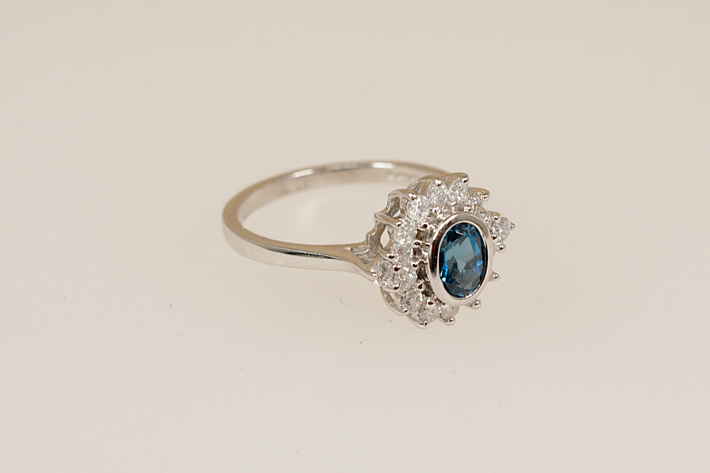 18ct White Gold London Blue Topaz & Diamond Ring (with certificate)