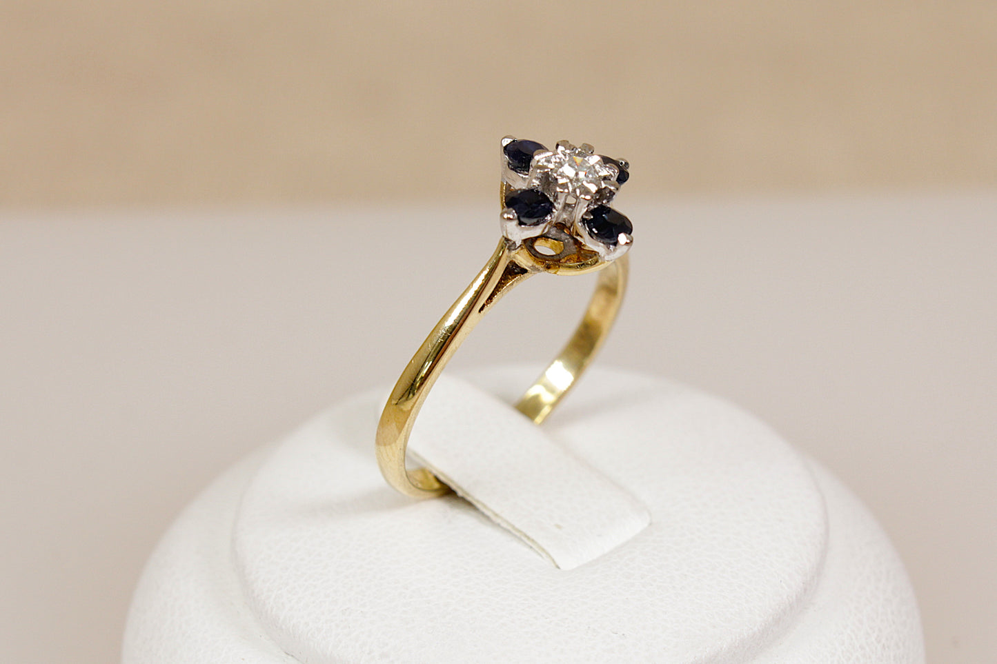 Vintage18ct Sapphire & Diamond Ring