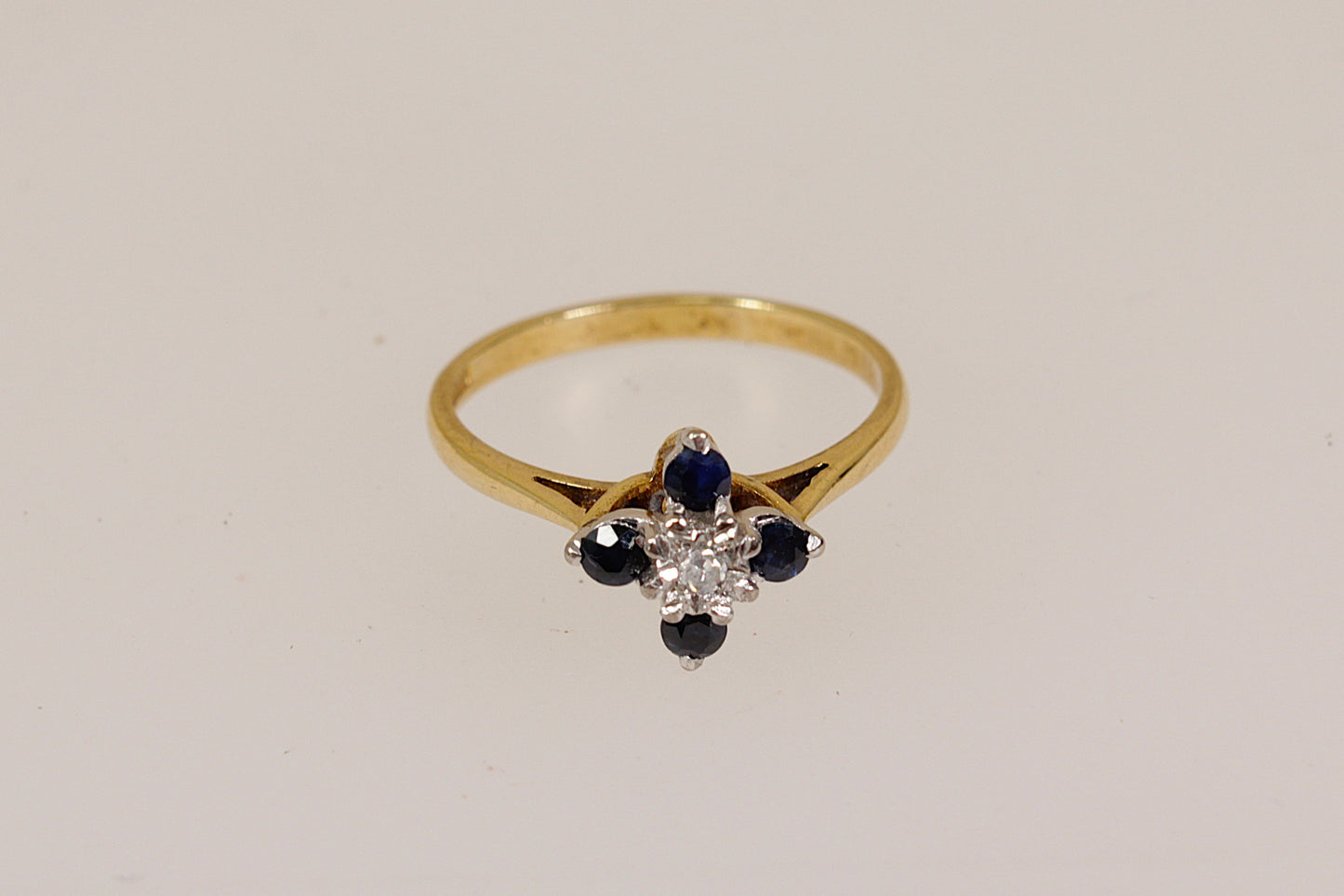 Vintage18ct Sapphire & Diamond Ring