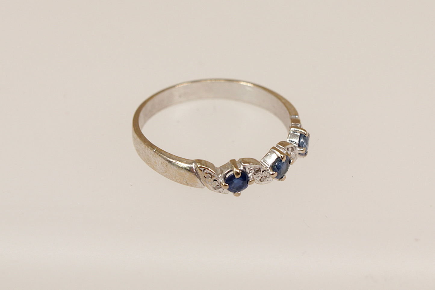 18ct White Gold Sapphire and Diamond Ring