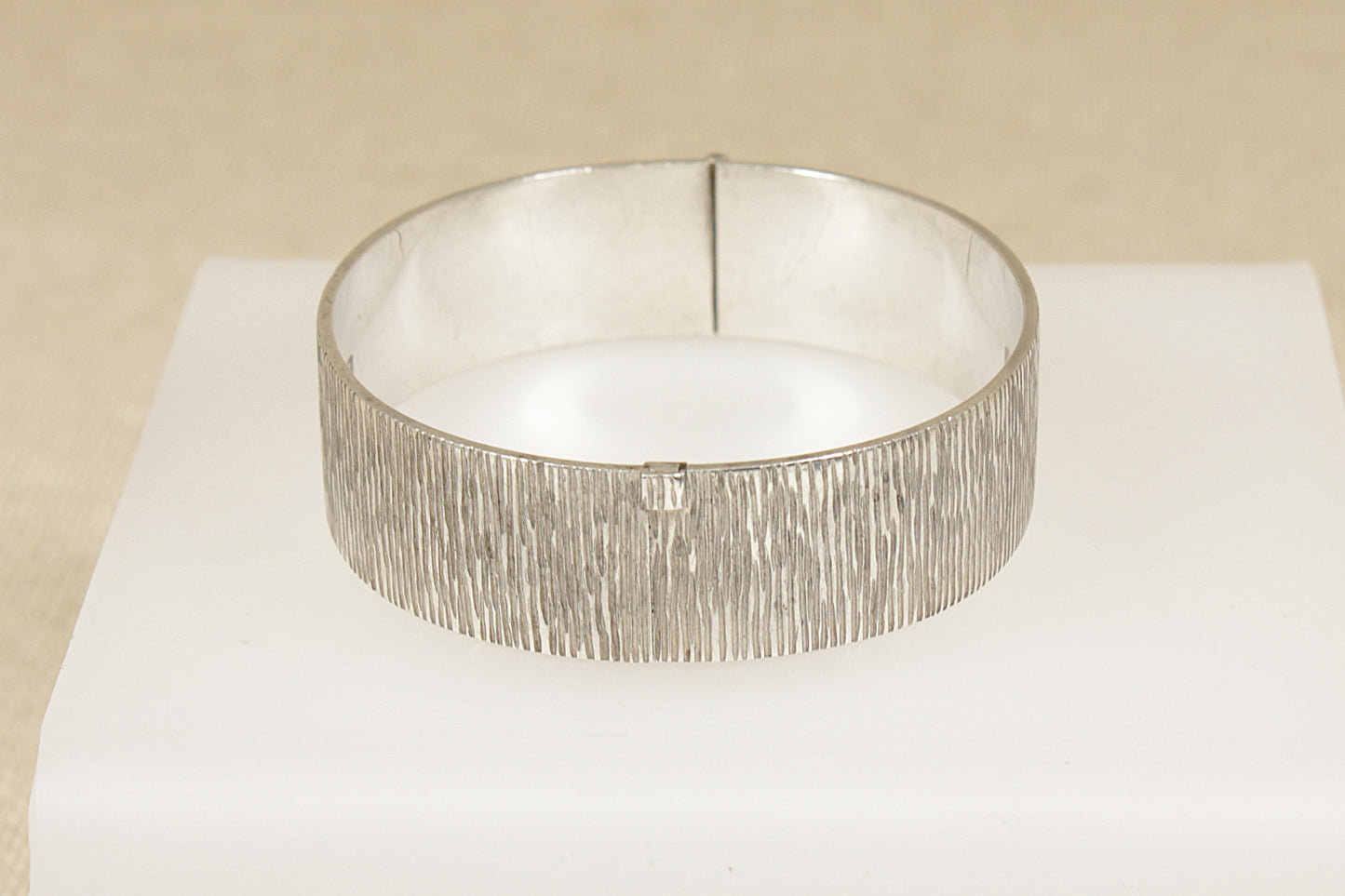 Vintage Solid Silver Hinged Bark Effect Bangle Bracelet
