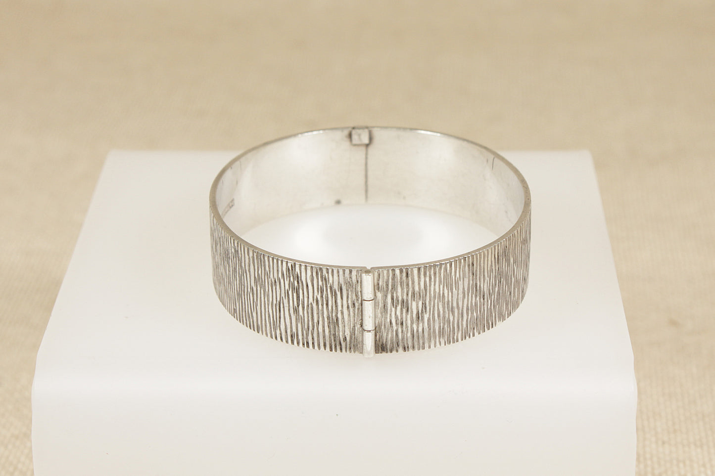 Vintage Solid Silver Hinged Bark Effect Bangle Bracelet