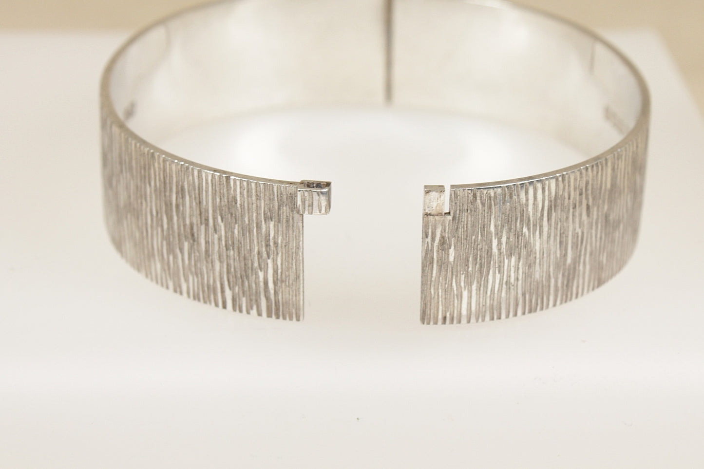 Vintage Solid Silver Hinged Bark Effect Bangle Bracelet