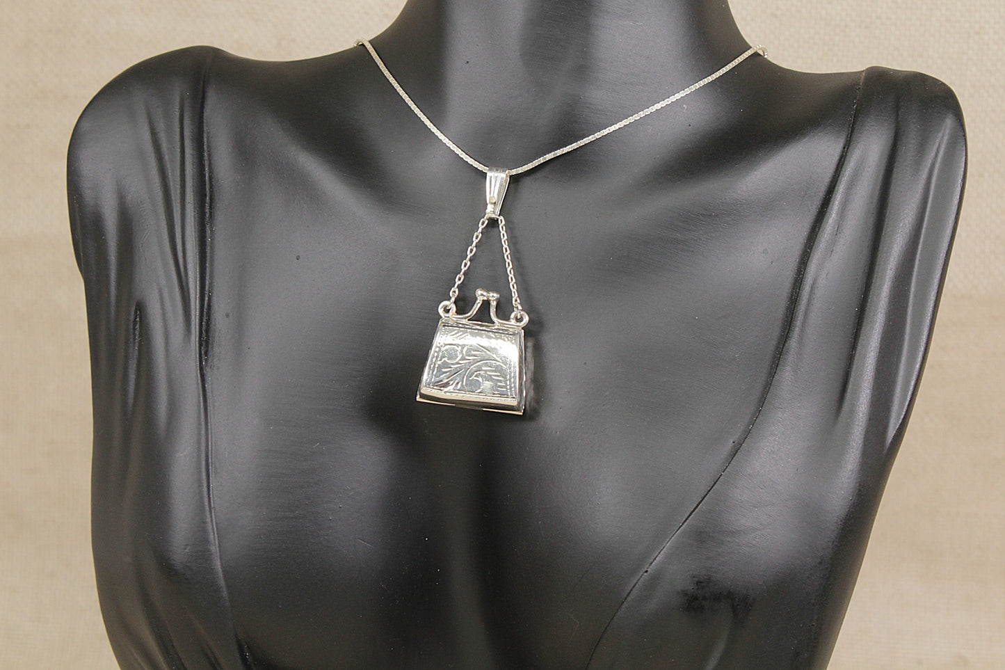 Silver Keepsake / Locket Pendant Necklace