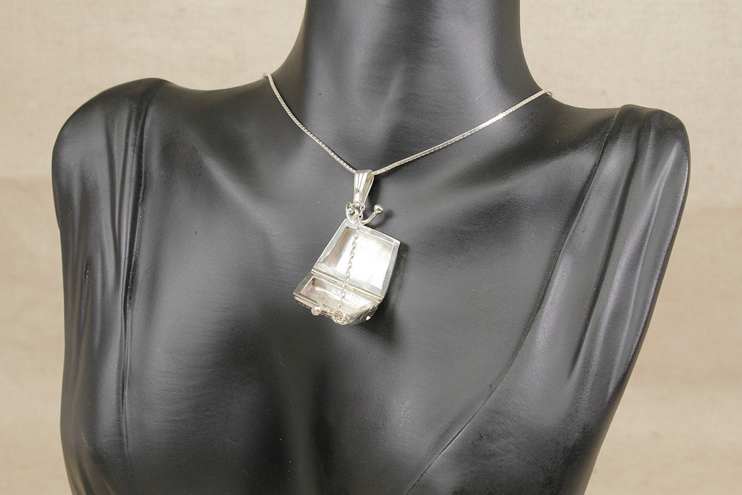 Silver Keepsake / Locket Pendant Necklace