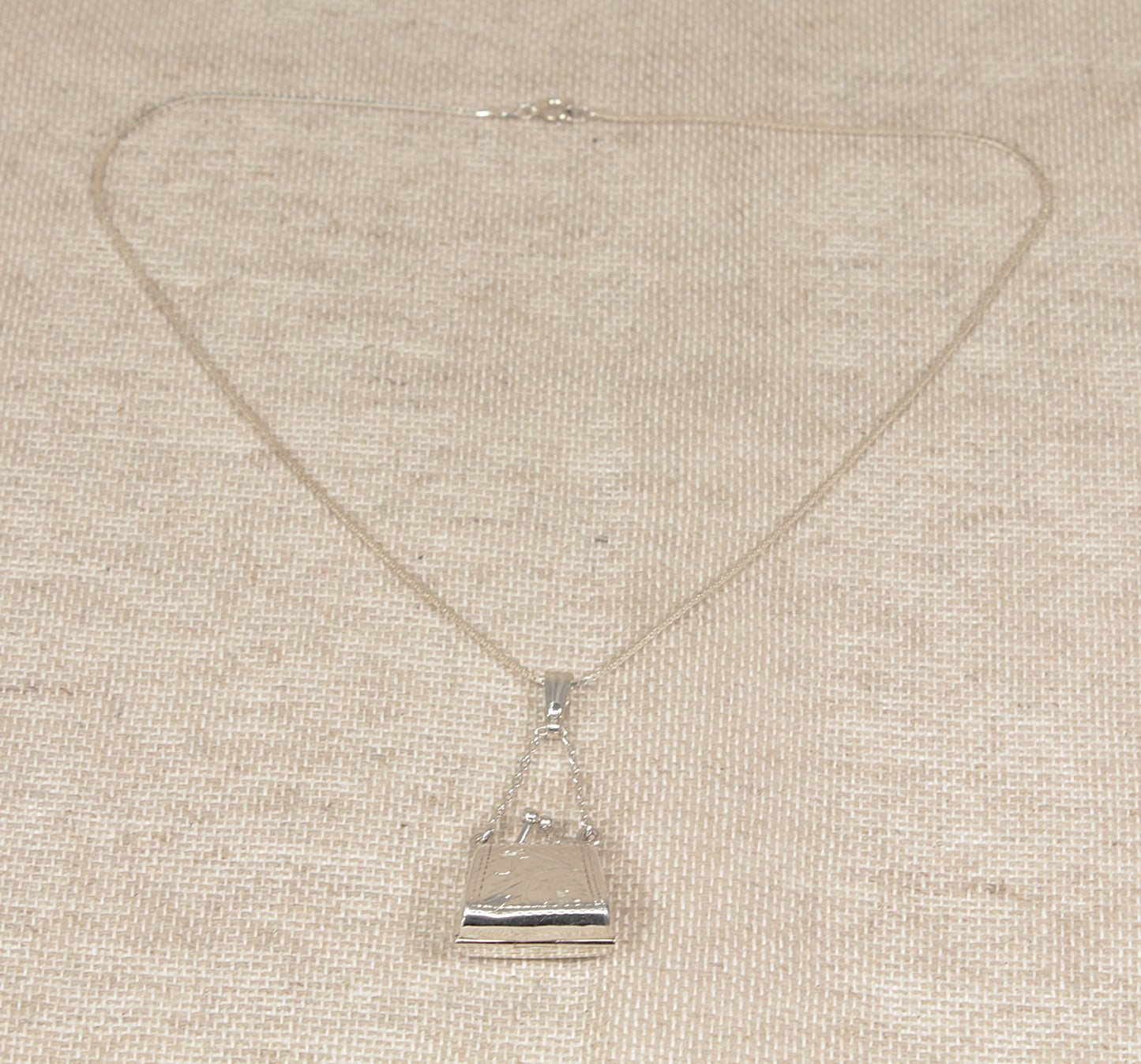 Silver Keepsake / Locket Pendant Necklace