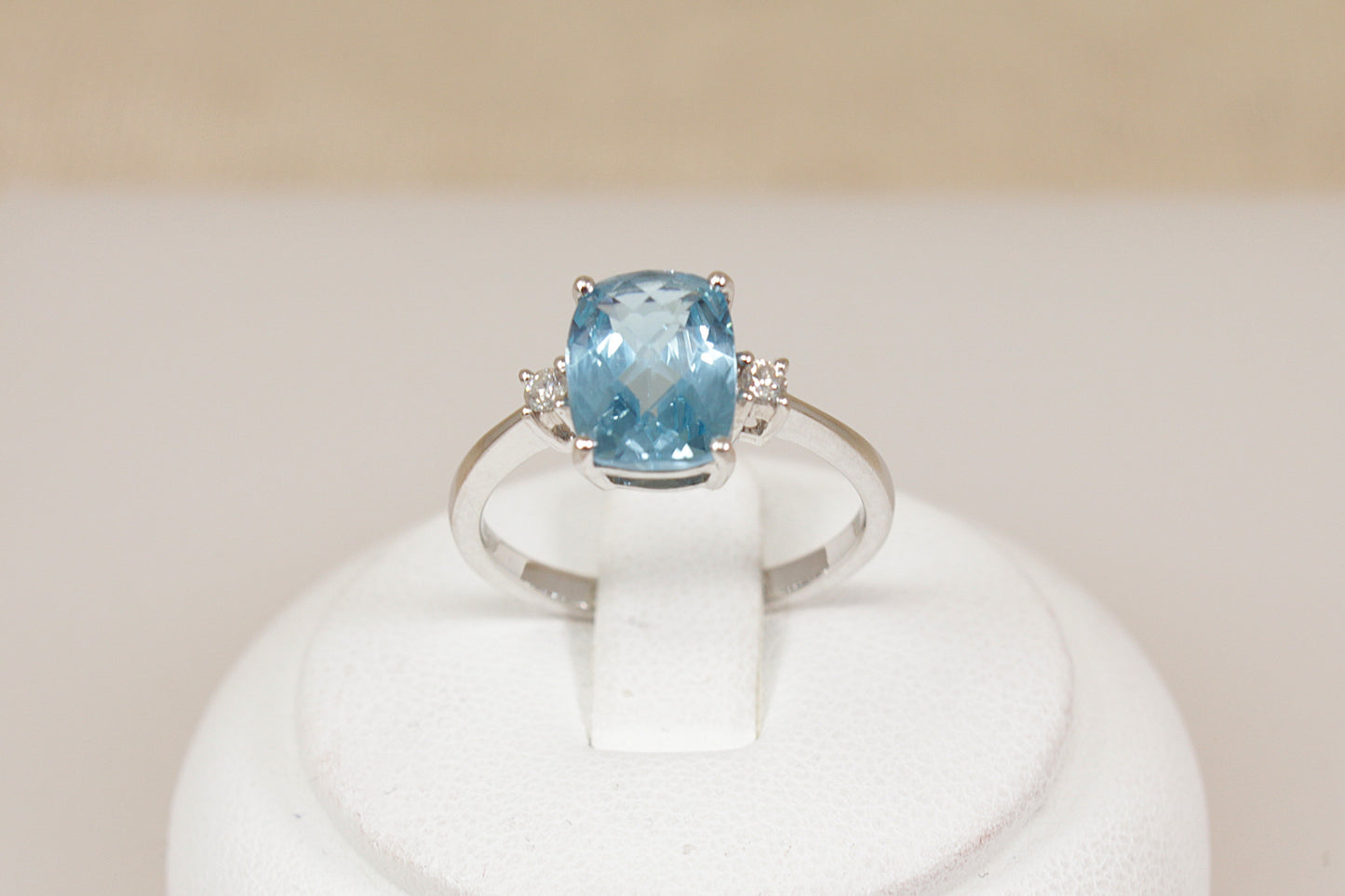 18ct White Gold Blue Topaz & Diamond Ring