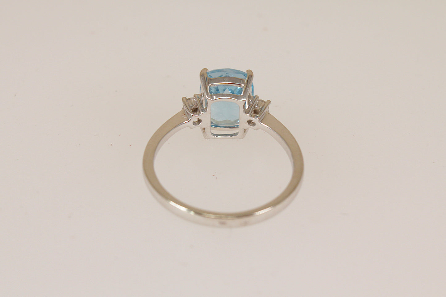 18ct White Gold Blue Topaz & Diamond Ring