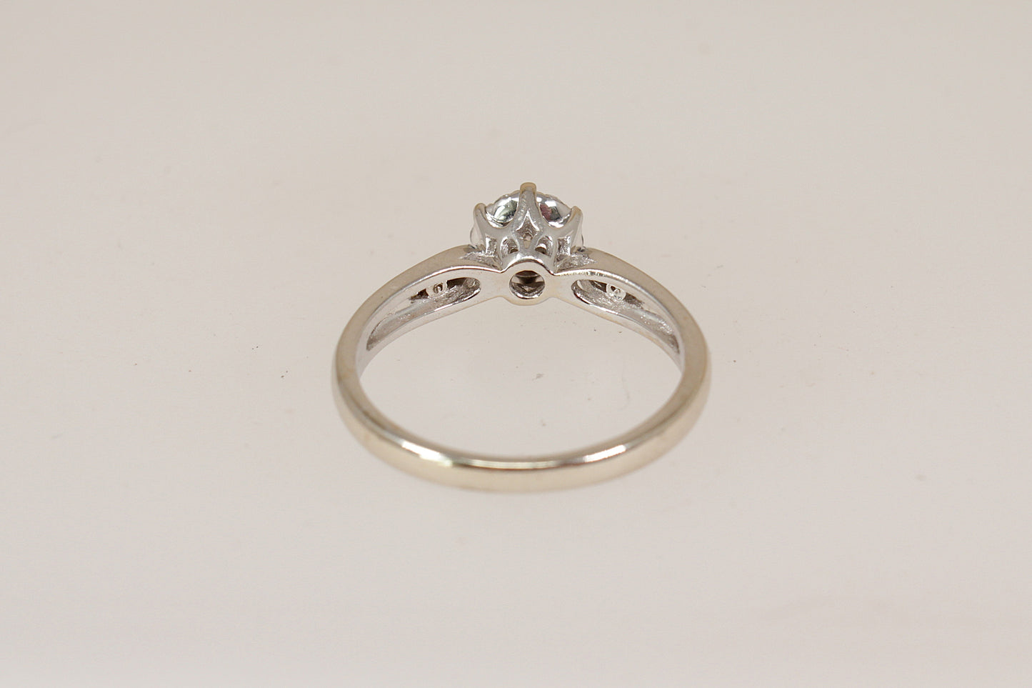 Superb 18ct White Gold Diamond Cluster Ring