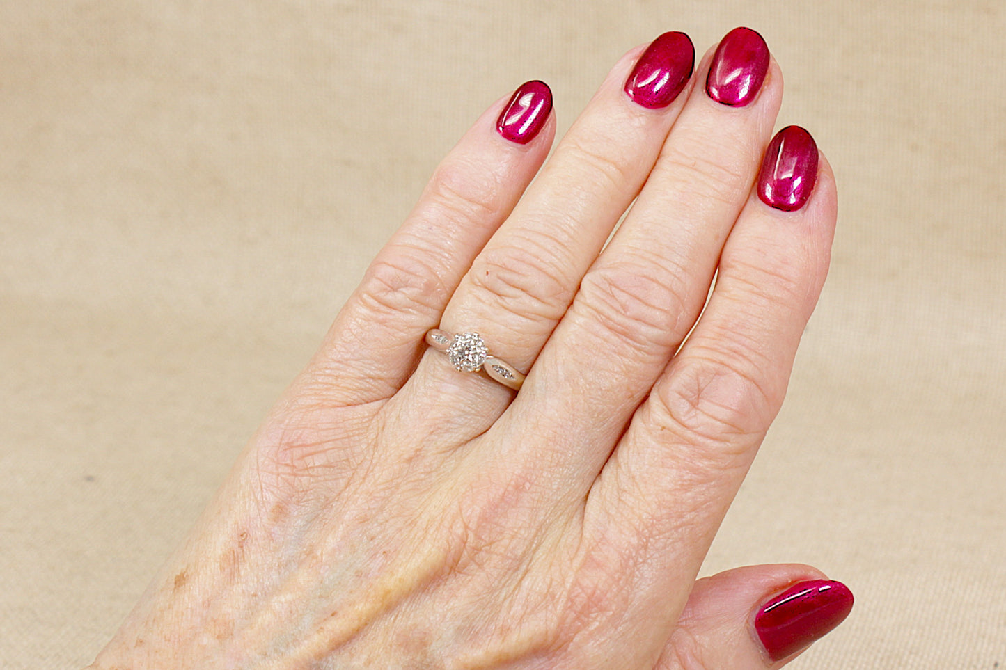 Superb 18ct White Gold Diamond Cluster Ring
