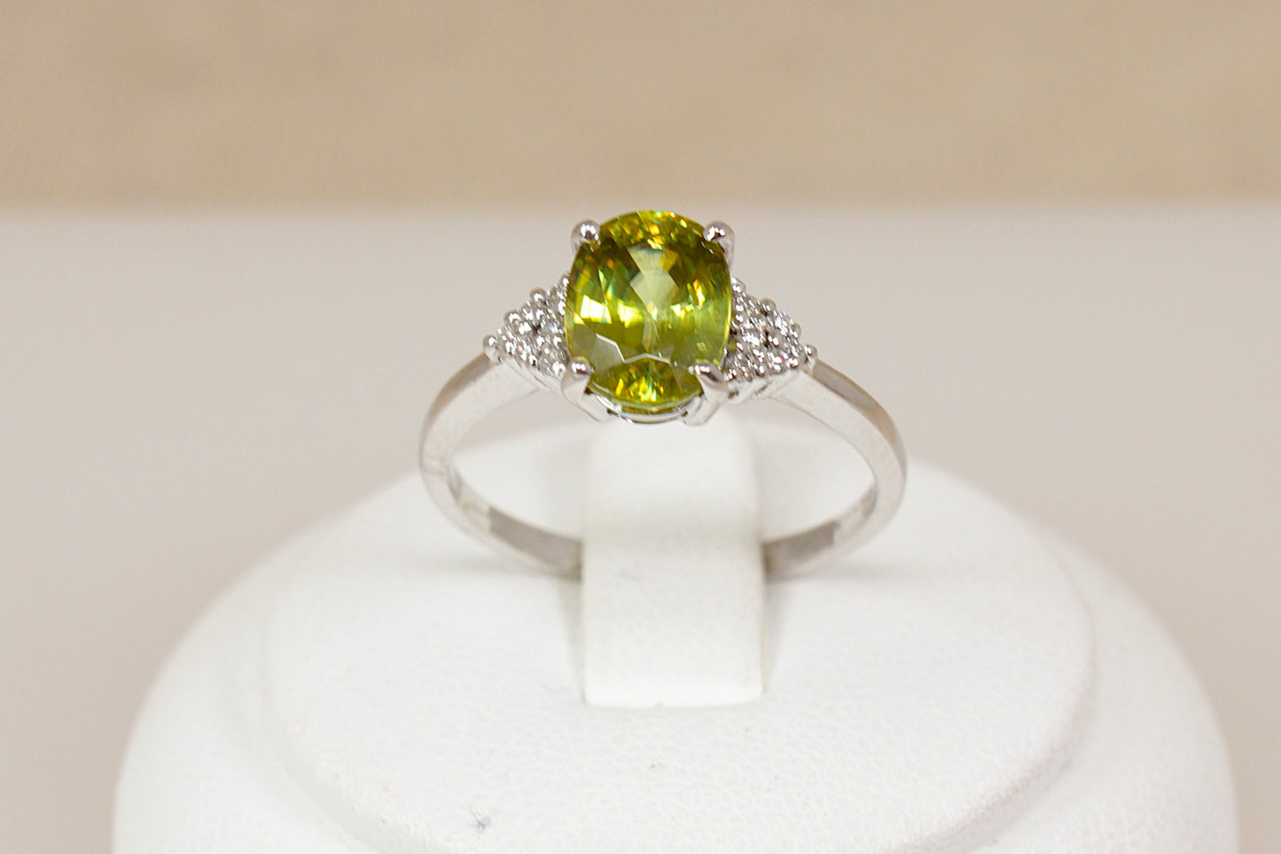 Stylish 18ct White Gold Peridot & Diamond Ring
