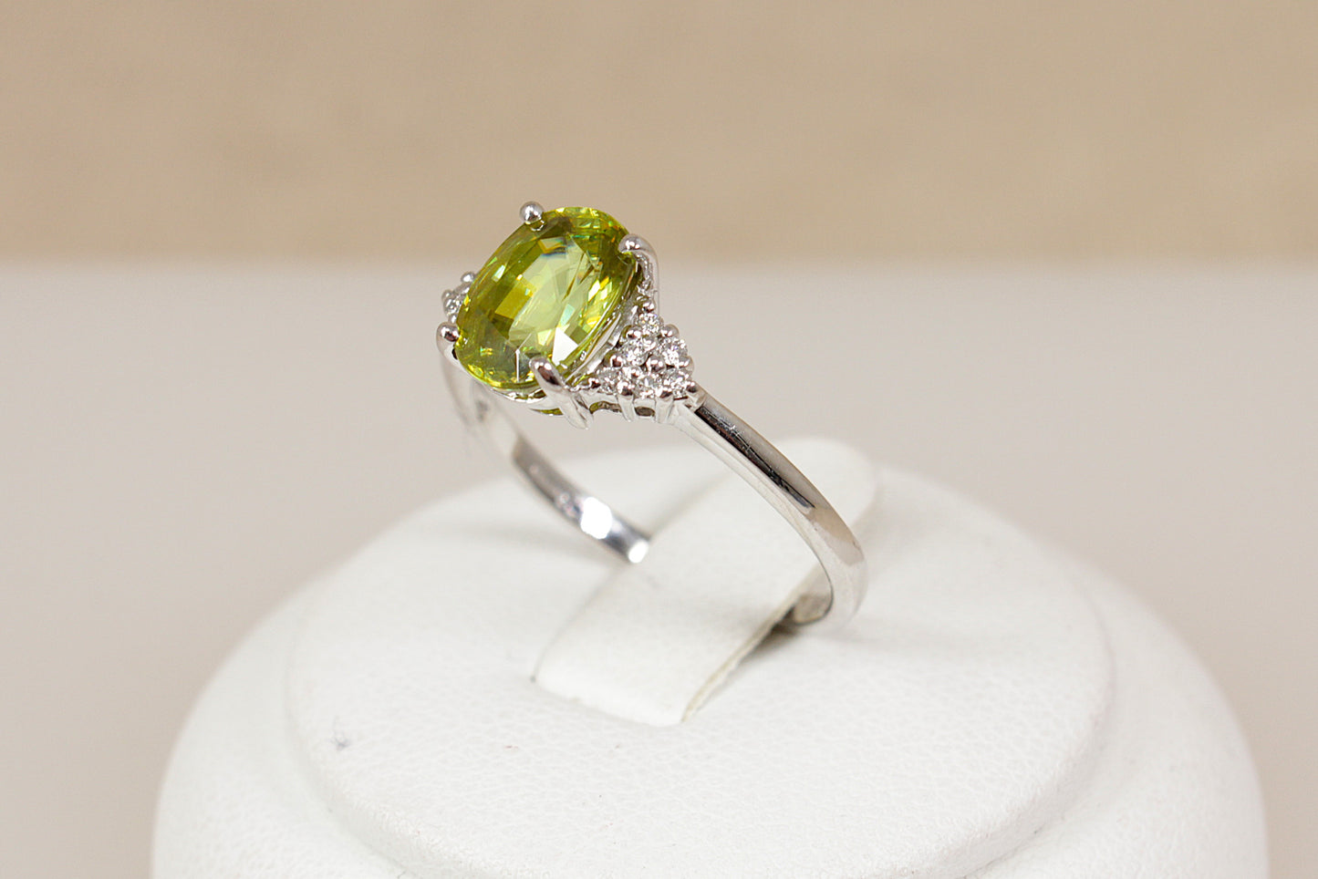Stylish 18ct White Gold Peridot & Diamond Ring
