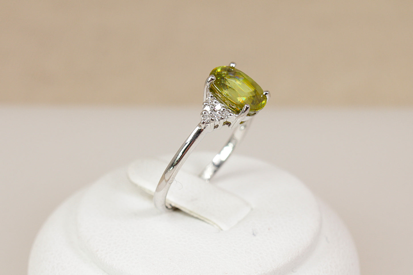 Stylish 18ct White Gold Peridot & Diamond Ring