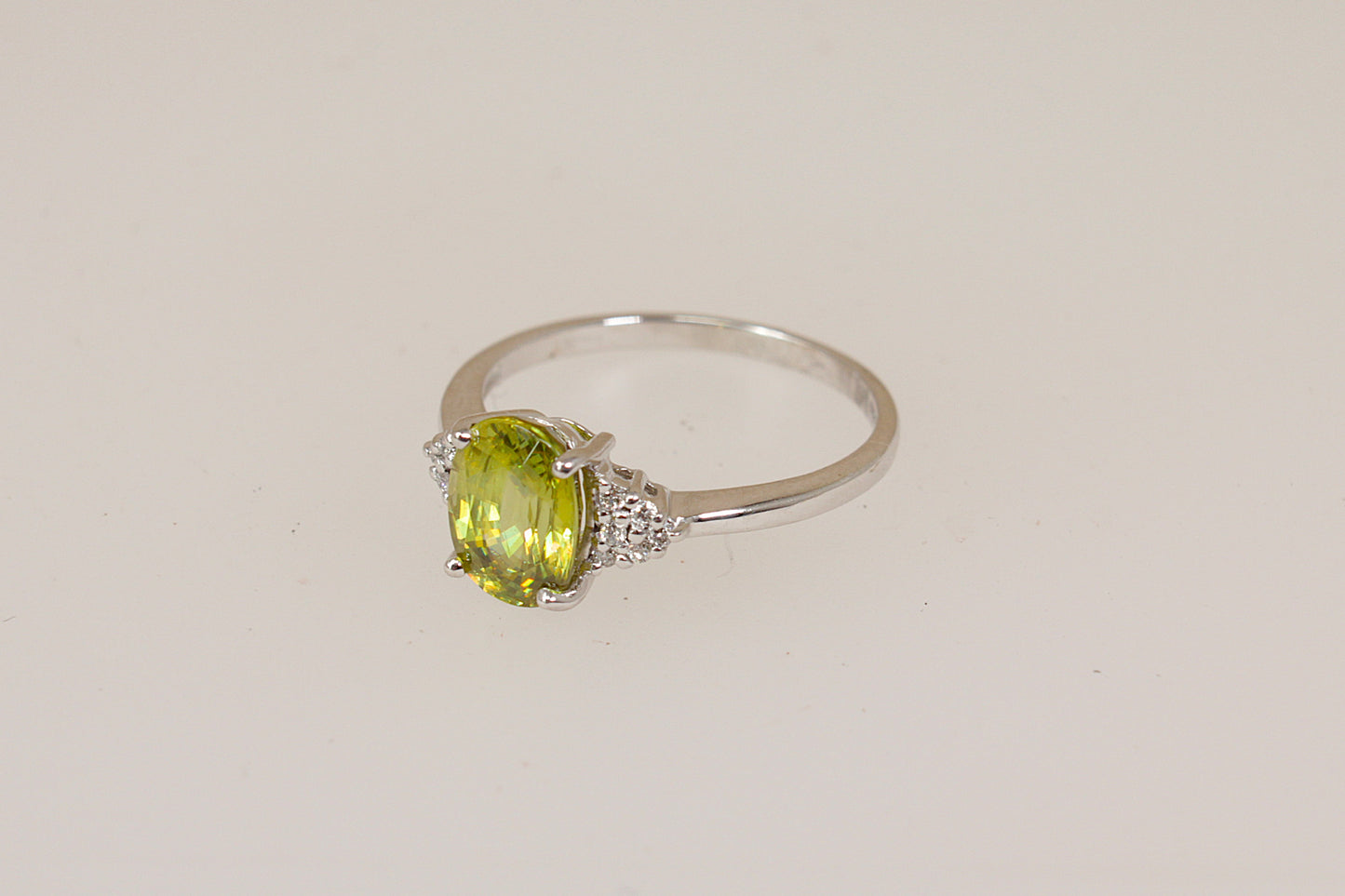Stylish 18ct White Gold Peridot & Diamond Ring