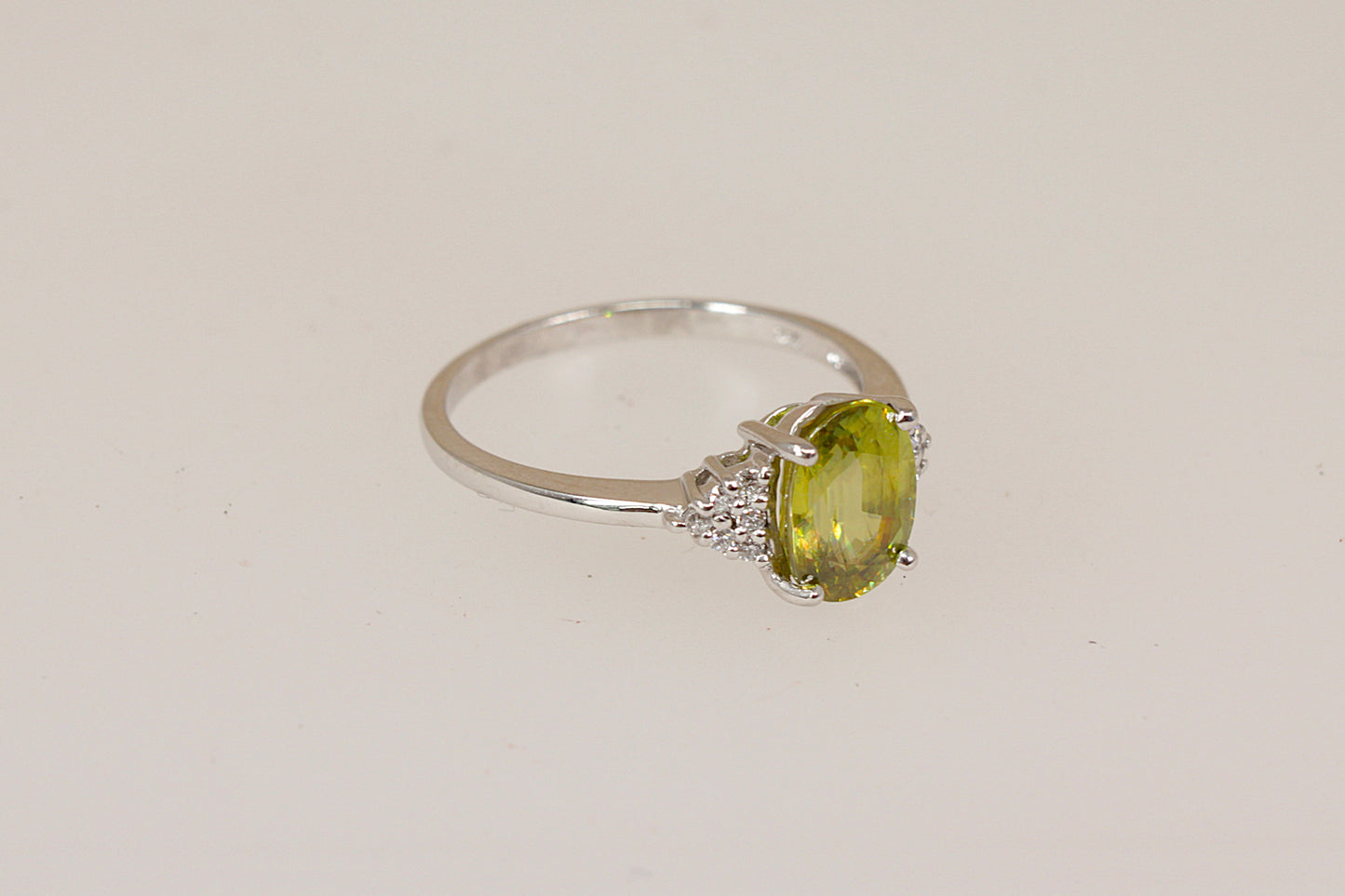 Stylish 18ct White Gold Peridot & Diamond Ring