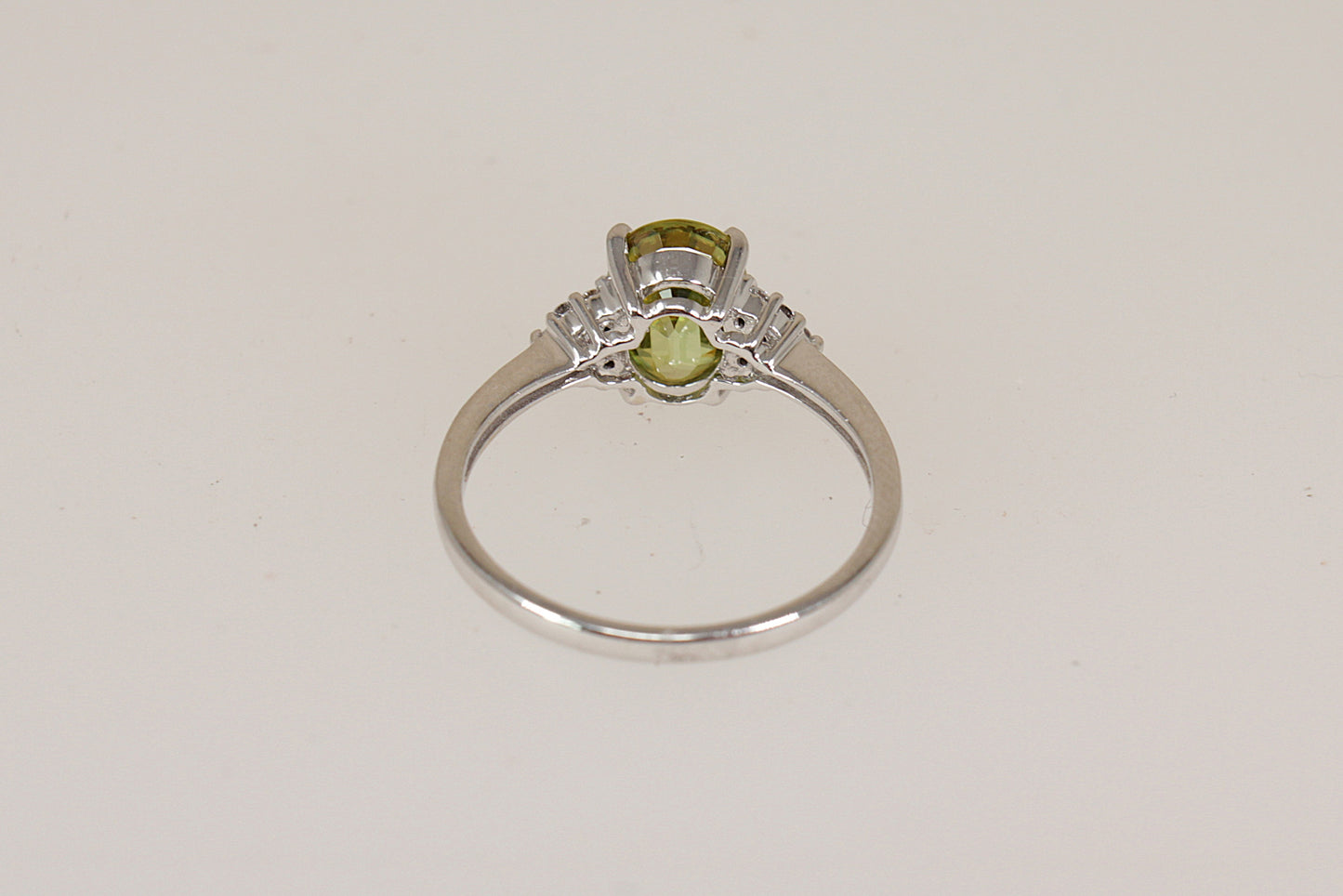 Stylish 18ct White Gold Peridot & Diamond Ring