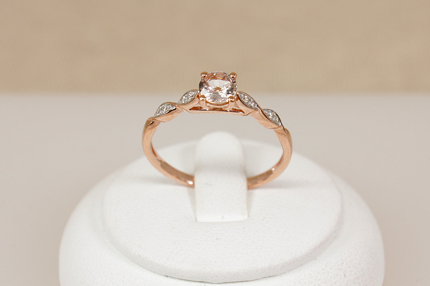 Gorgeous 9ct Rose Gold Morganite & Diamond Ring