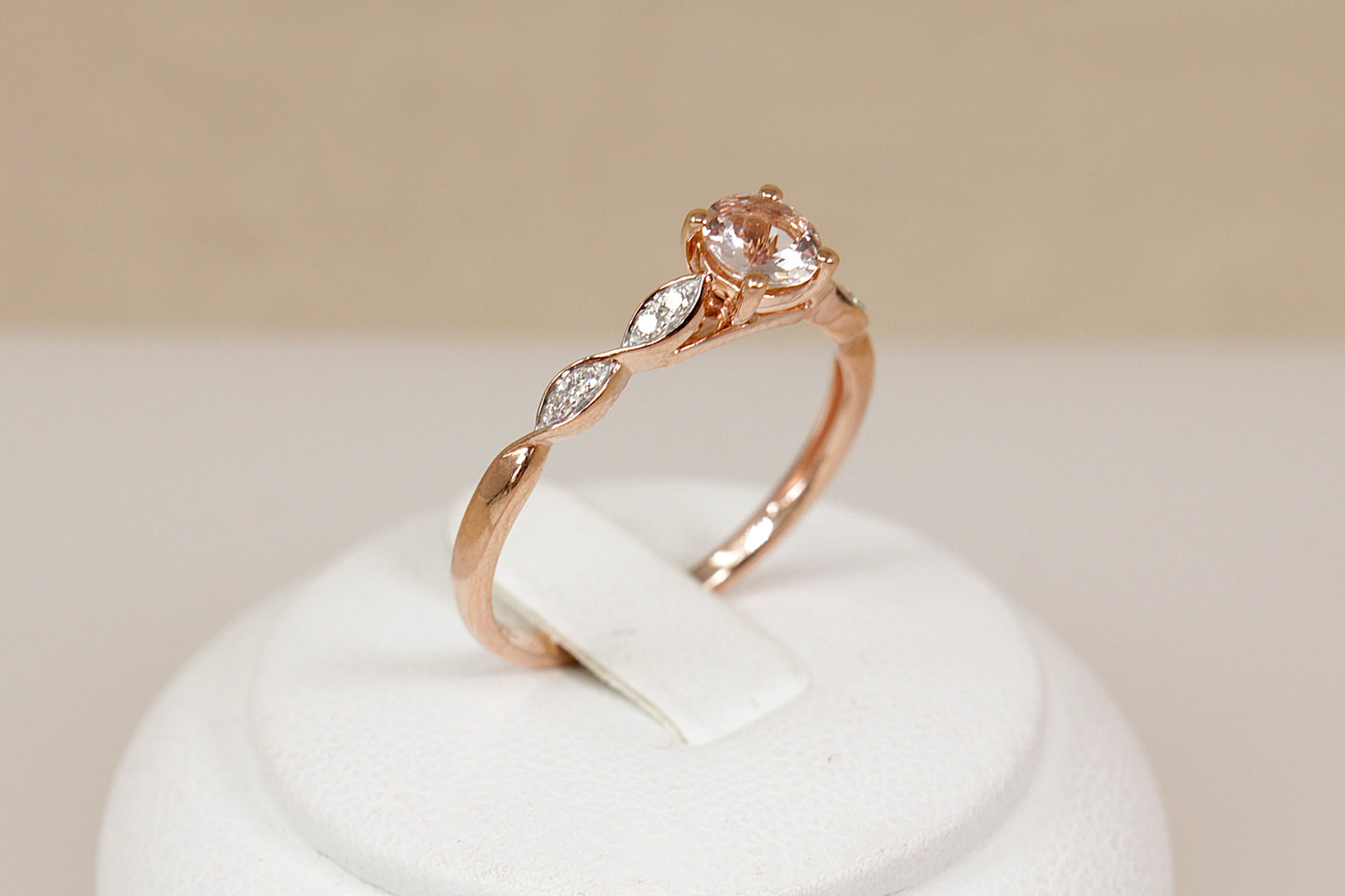 Gorgeous 9ct Rose Gold Morganite & Diamond Ring
