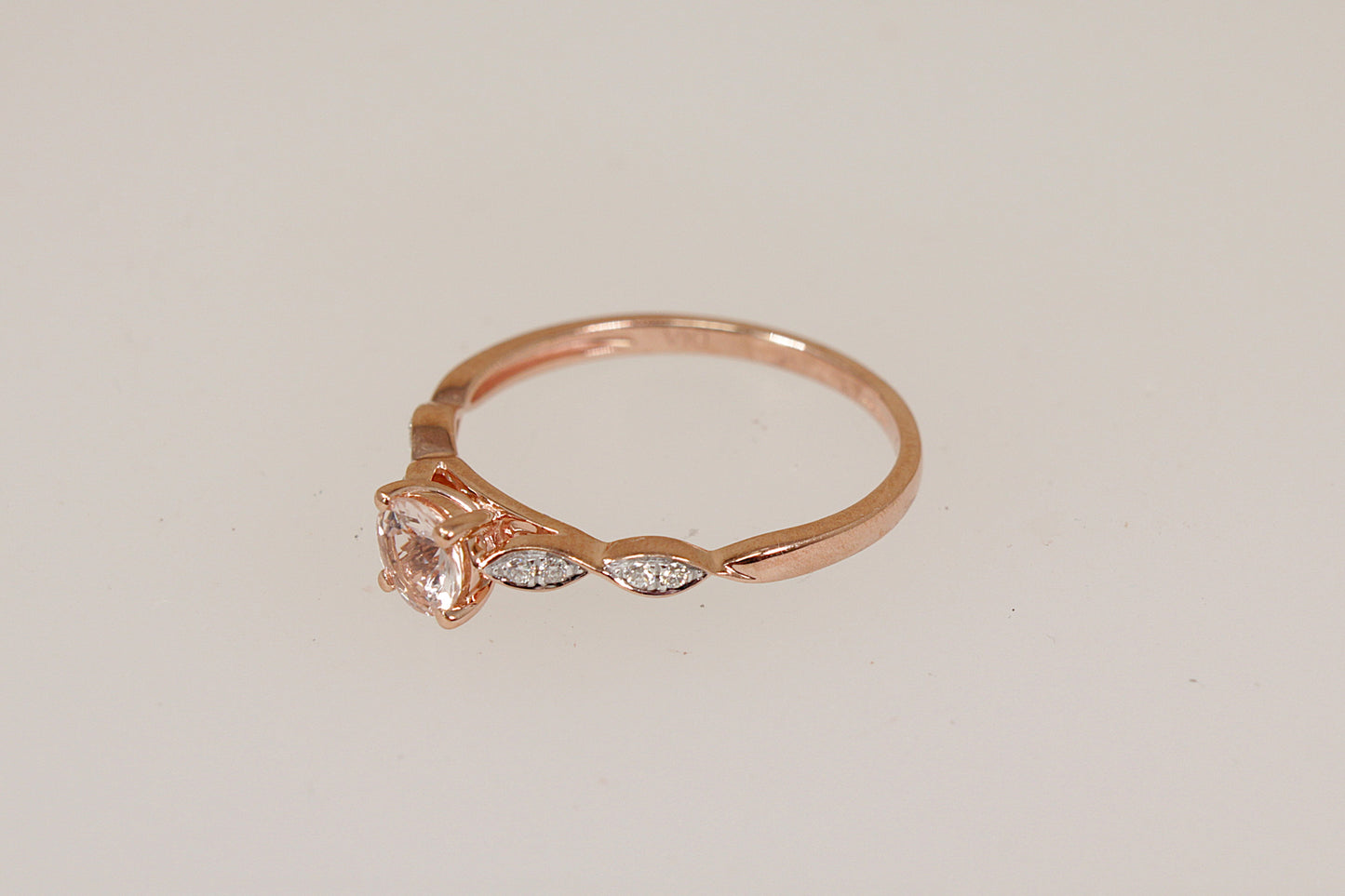 Gorgeous 9ct Rose Gold Morganite & Diamond Ring