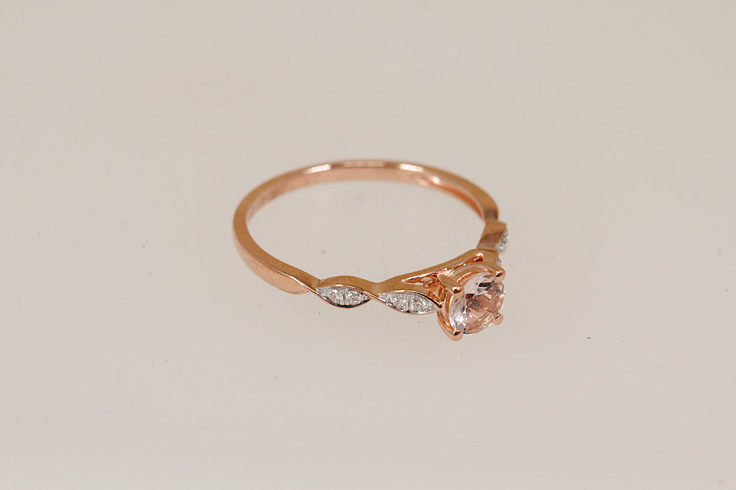 Gorgeous 9ct Rose Gold Morganite & Diamond Ring