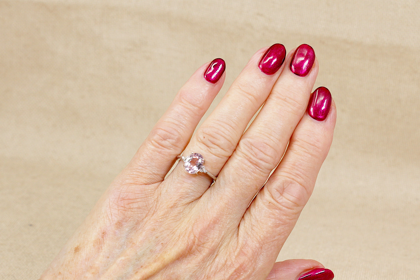 Beautiful 18ct White Gold Kunzite & Diamond Ring